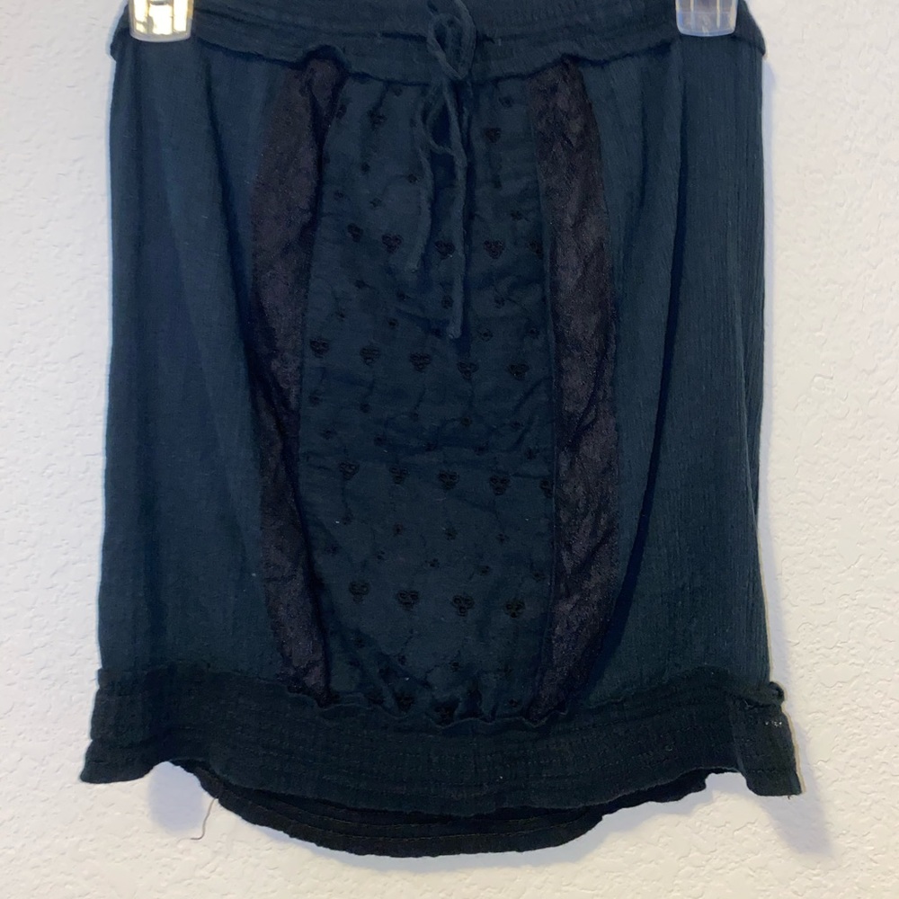Black flower detail tube top